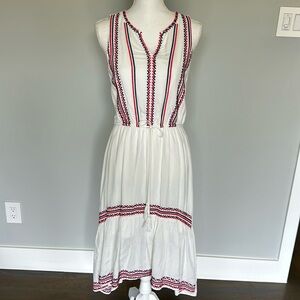 Beautiful White Andrée Dress with Embroidery